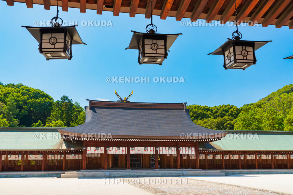 奈良県　橿原神宮　外拝殿から望む内拝殿