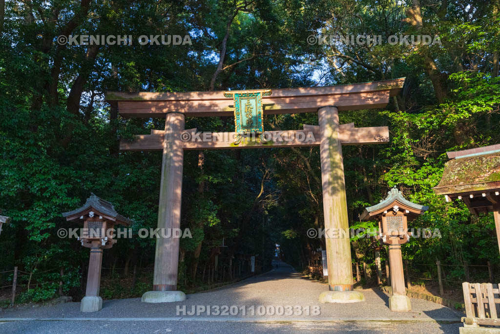 奈良県　大神神社　参道　二の鳥居