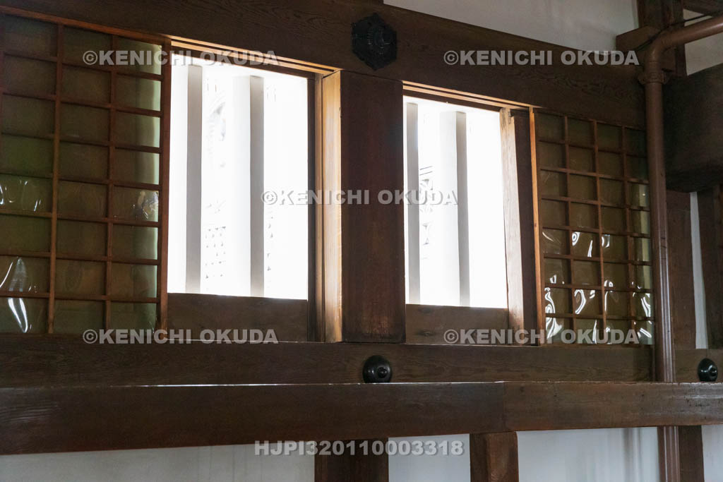 兵庫県　姫路城　大天守（四階）　石打棚の窓