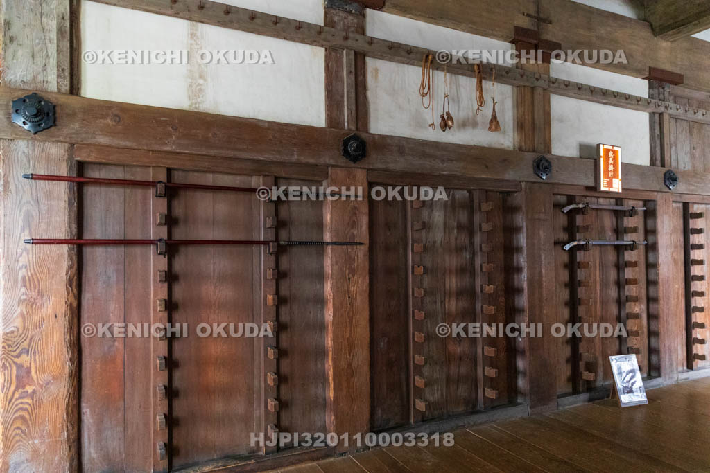 兵庫県　姫路城　大天守（二階）　武具掛け