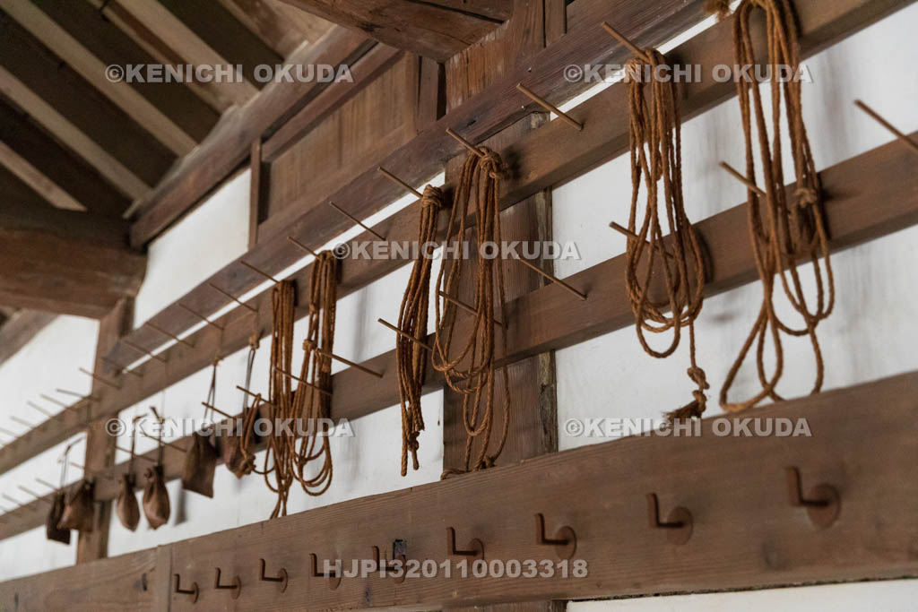 兵庫県　姫路城　ロの渡櫓（二階）　火縄掛け