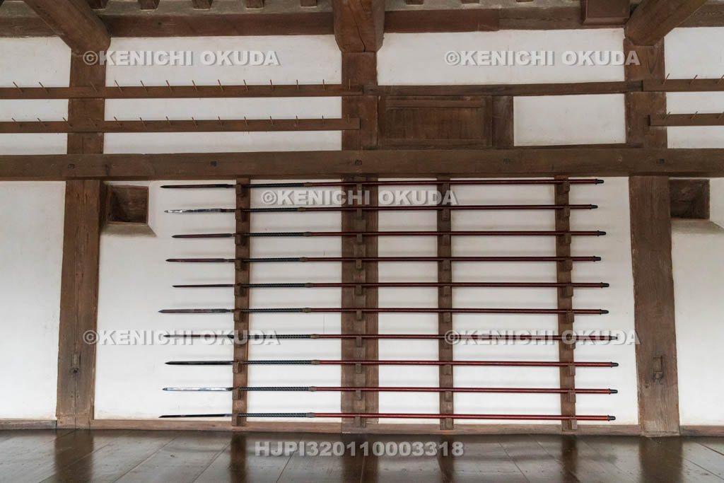 兵庫県　姫路城　ロの渡櫓（二階）　武具掛け　槍