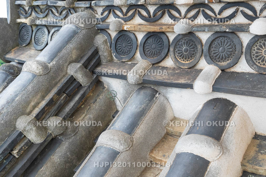 兵庫県　姫路城　乾小天守　入母屋破風の瓦