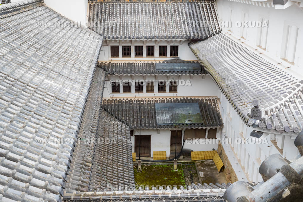 兵庫県　姫路城　乾小天守（四階・最上階）から望むイの渡櫓