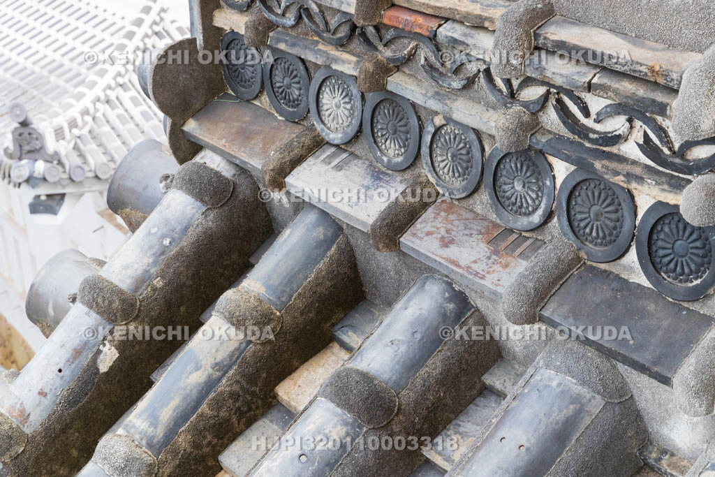 兵庫県　姫路城　乾小天守　入母屋破風の瓦