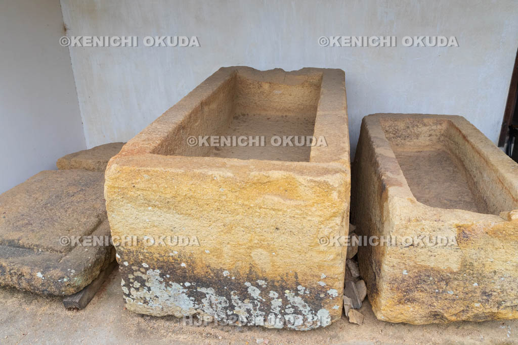 兵庫県　姫路城　石棺