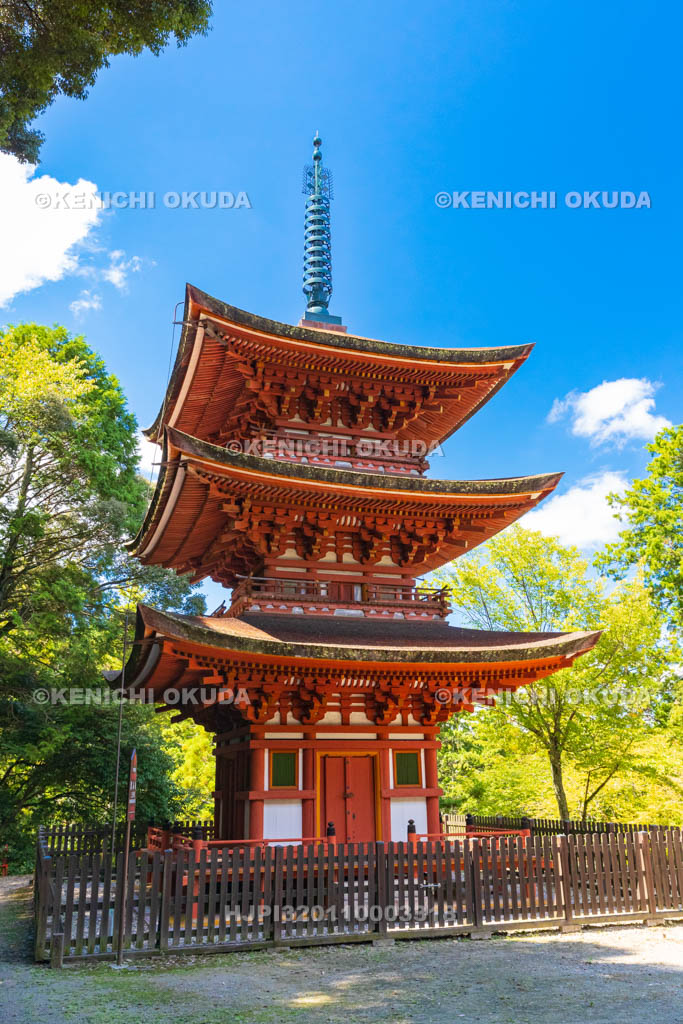 奈良県　霊山寺　三重塔（重要文化財）
