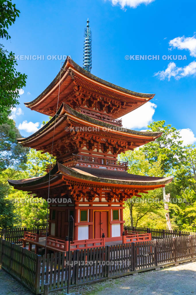 奈良県　霊山寺　三重塔（重要文化財）