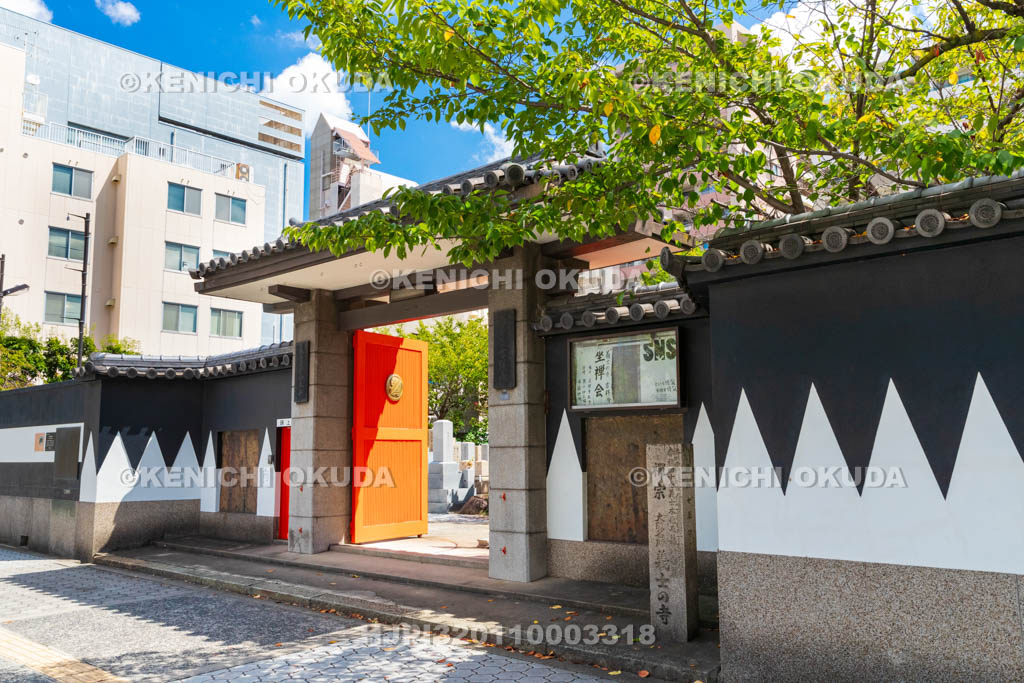 大阪府　吉祥寺　火事場装束だんだら袖模様の塀