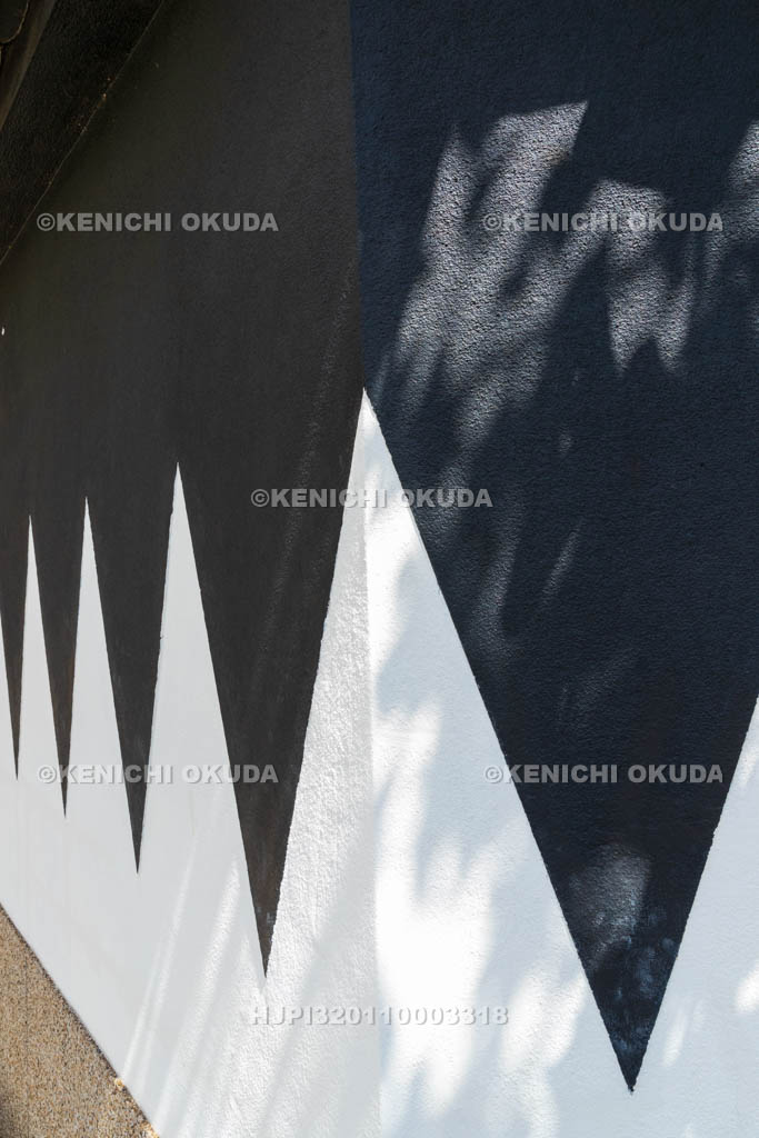 大阪府　吉祥寺　火事場装束だんだら袖模様の塀