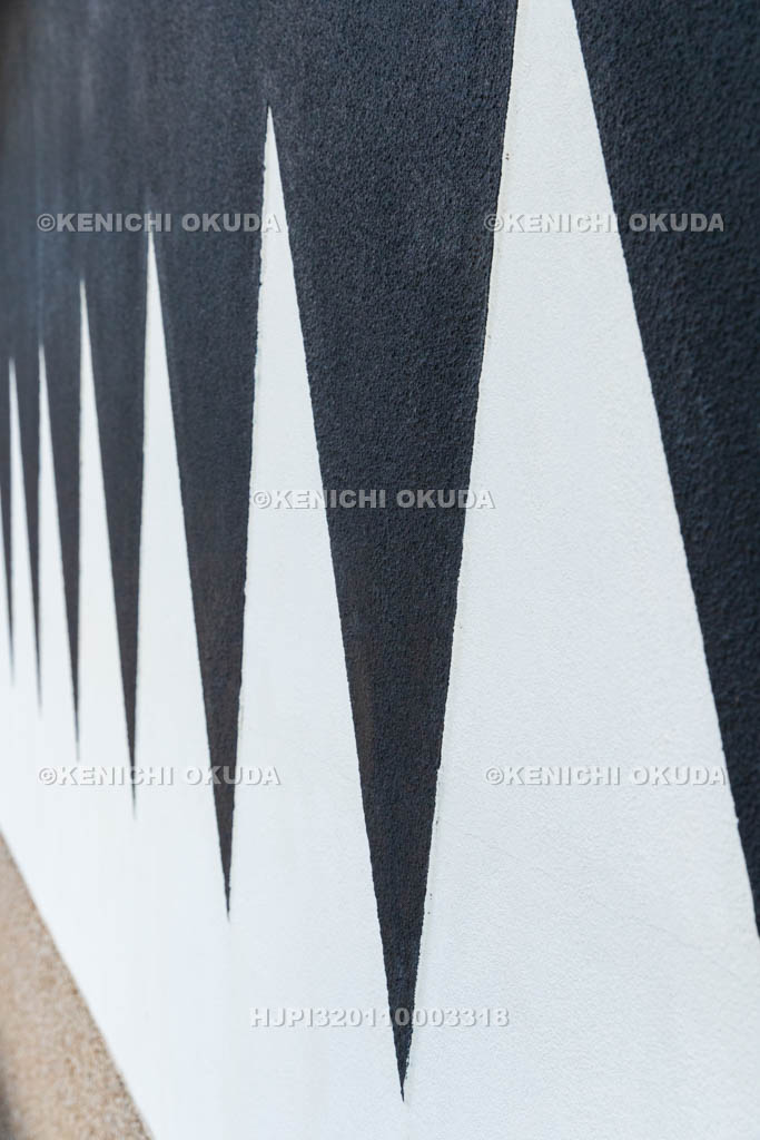 大阪府　吉祥寺　火事場装束だんだら袖模様の塀