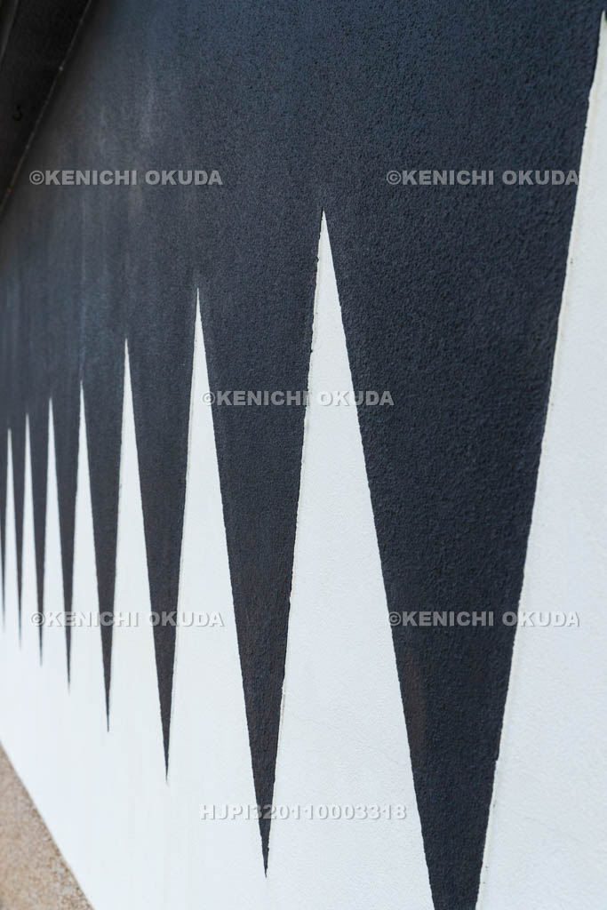 大阪府　吉祥寺　火事場装束だんだら袖模様の塀