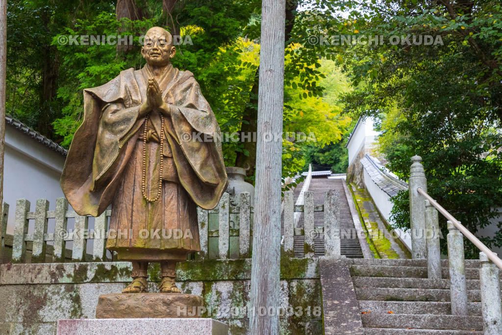 京都府　知恩院　法然上人像と智慧の道