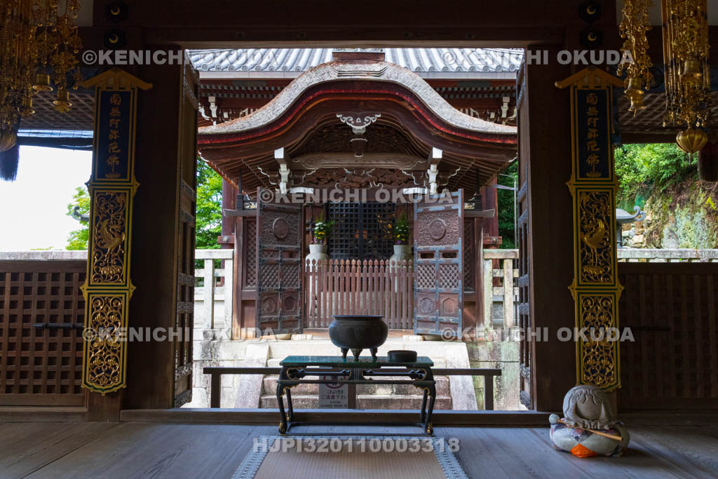 京都府　知恩院　御廟拝殿から望む御廟（府指定有形文化財）