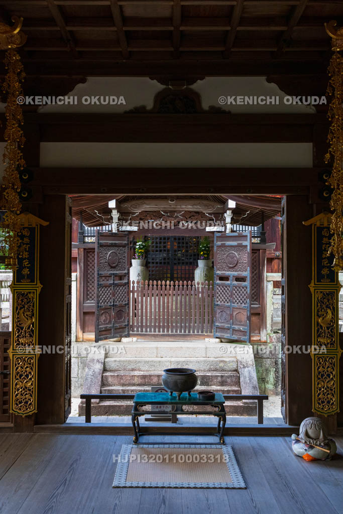 京都府 知恩院 御廟拝殿から望む御廟(府指定有形文化財)