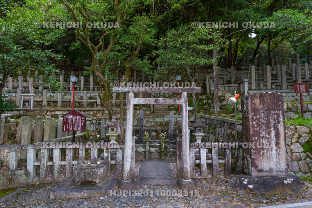 京都府 京都霊山護国神社 霊山墓地 坂本龍馬(左)・中岡慎太郎(右)の墓