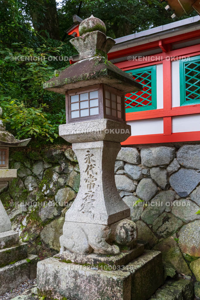 奈良県　高鴨神社　石燈籠（がまん石）