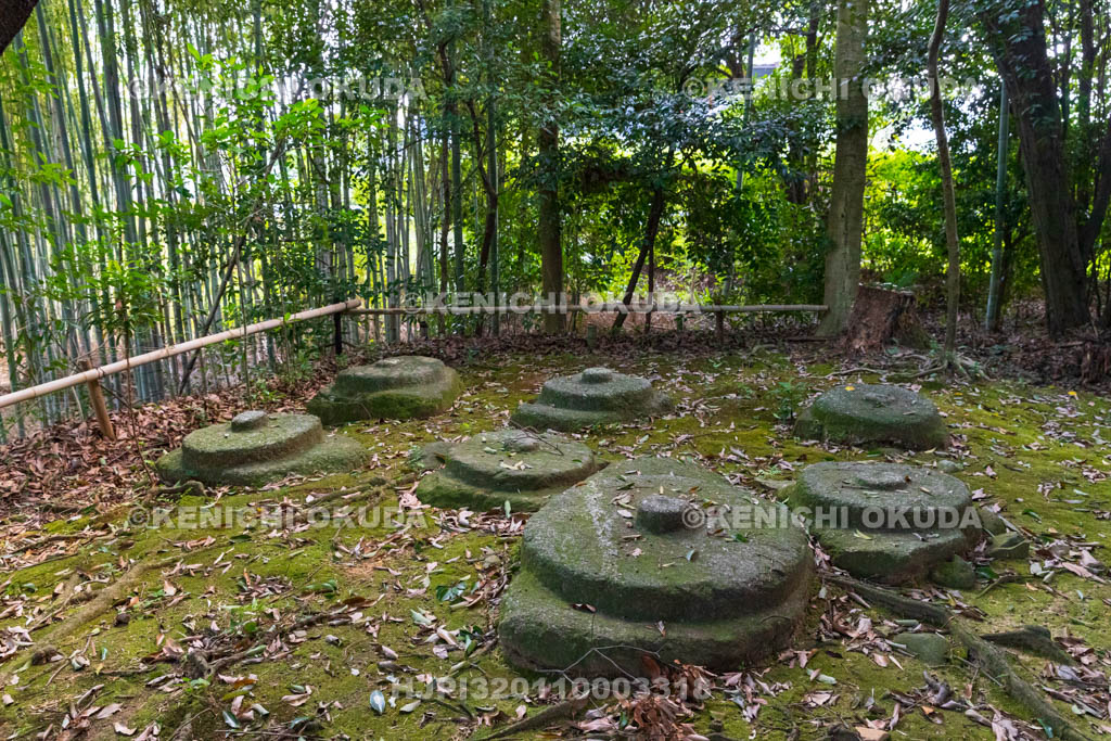 奈良県　秋篠寺　東塔跡