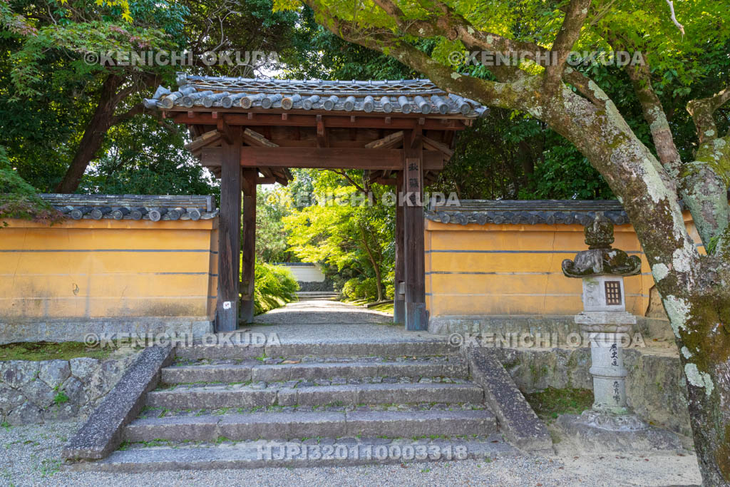奈良県　秋篠寺　東門