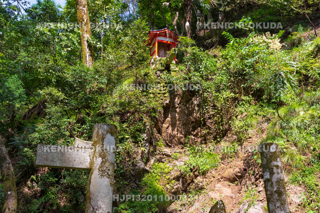 京都府　鞍馬寺　台風21号により倒壊した鬼一法眼社　魔王の滝