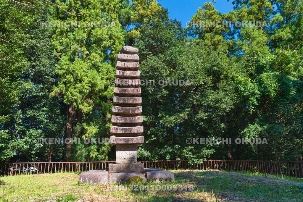 奈良県　於美阿志神社（おみあしじんじゃ）　十三重石塔（重要文化財）