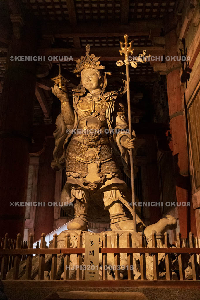 奈良県　東大寺　大仏殿　多聞天立像