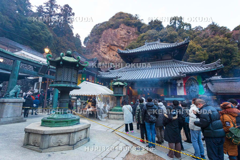 奈良県　生駒聖天宝山寺　初詣風景