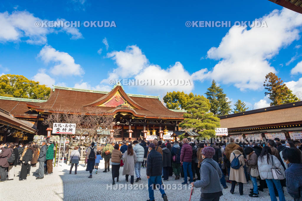 京都府　北野天満宮　初詣　拝殿（国宝）付近