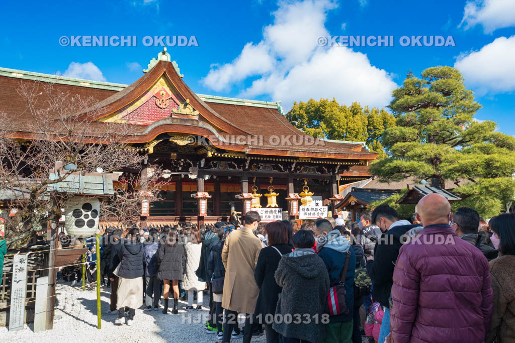 京都府　北野天満宮　初詣　拝殿（国宝）付近