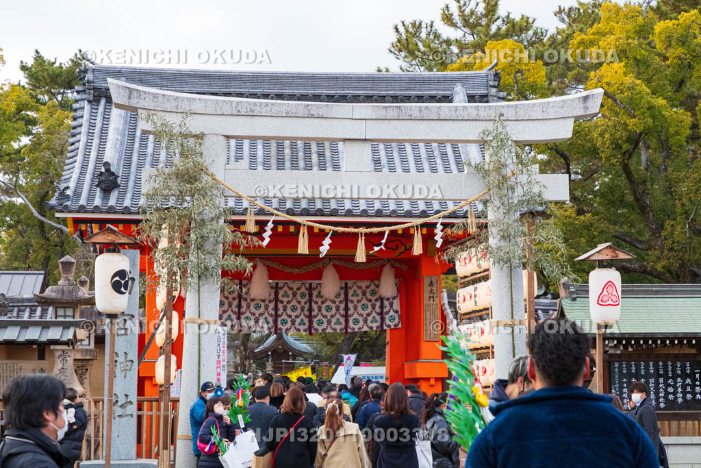 兵庫県　西宮神社　十日えびすの賑わい　表大門（重要文化財）付近