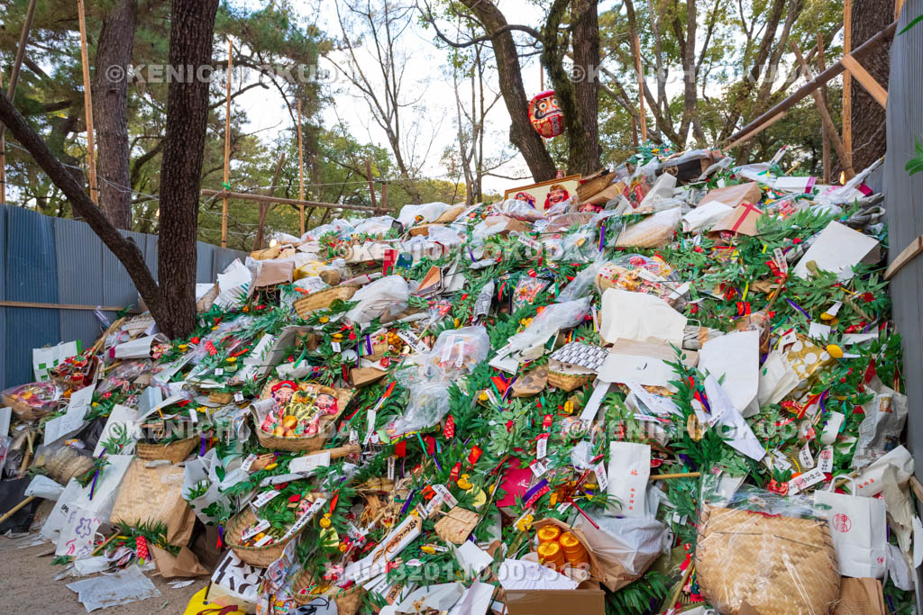 兵庫県　西宮神社　十日えびす　返納された縁起物