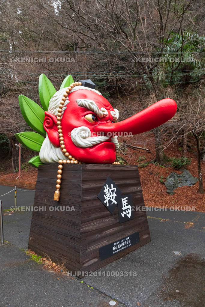 京都府　叡山電鉄鞍馬駅前　天狗のオブジェ