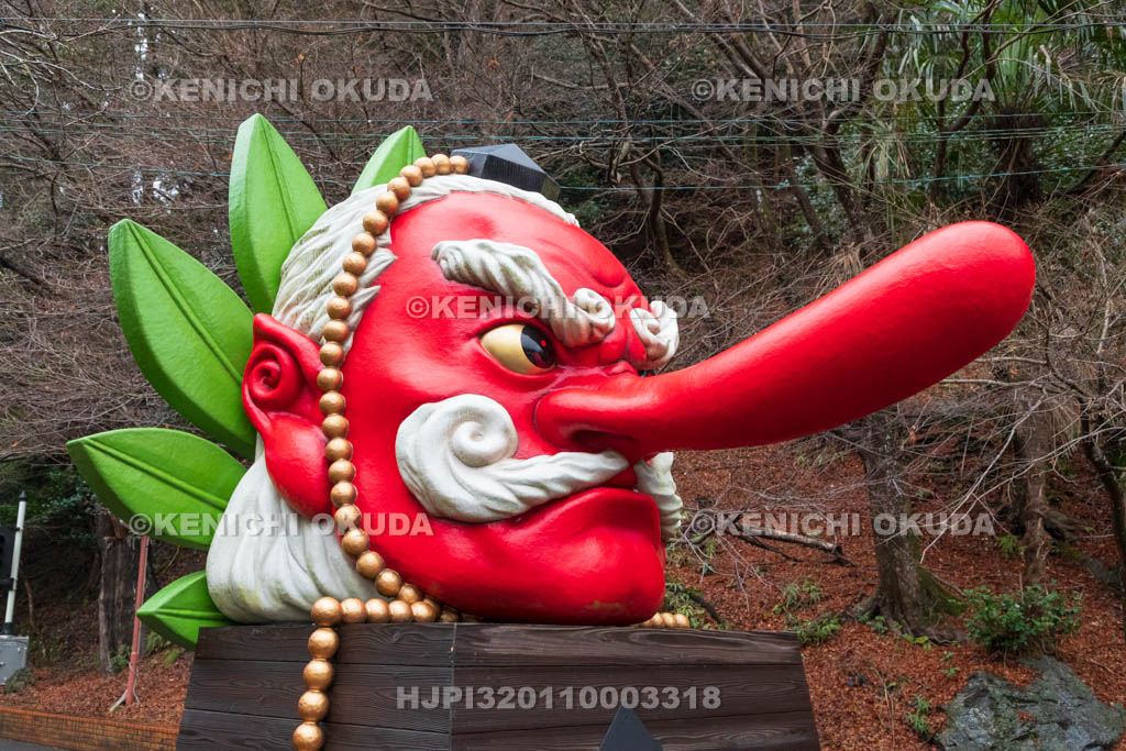 京都府　叡山電鉄鞍馬駅前　天狗のオブジェ