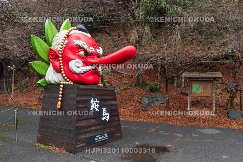 京都府　叡山電鉄鞍馬駅前　天狗のオブジェ