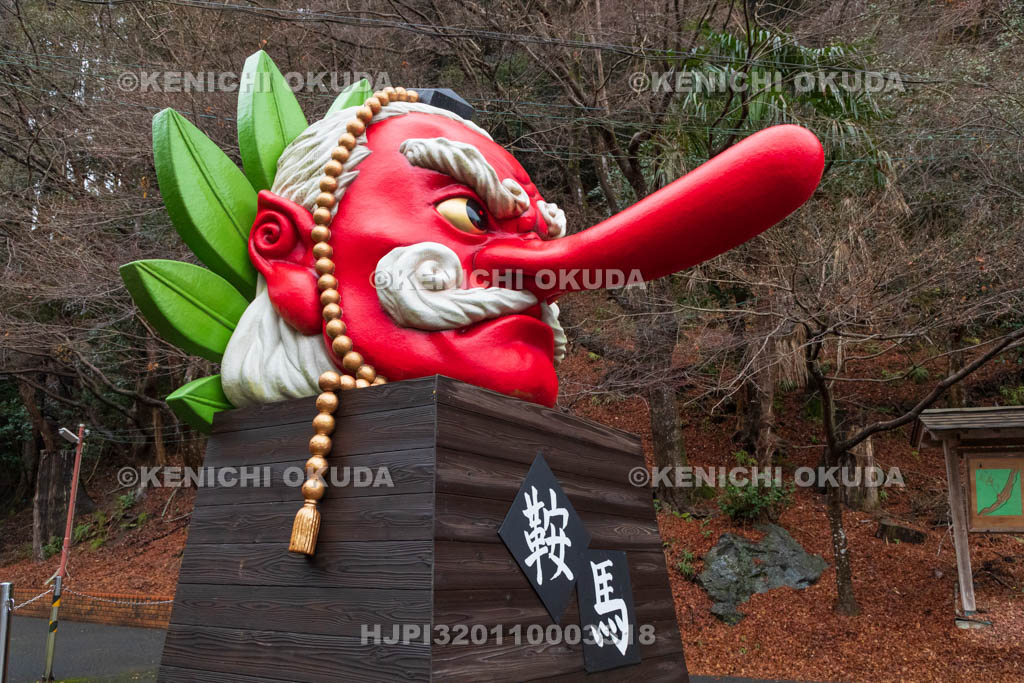 京都府　叡山電鉄鞍馬駅前　天狗のオブジェ