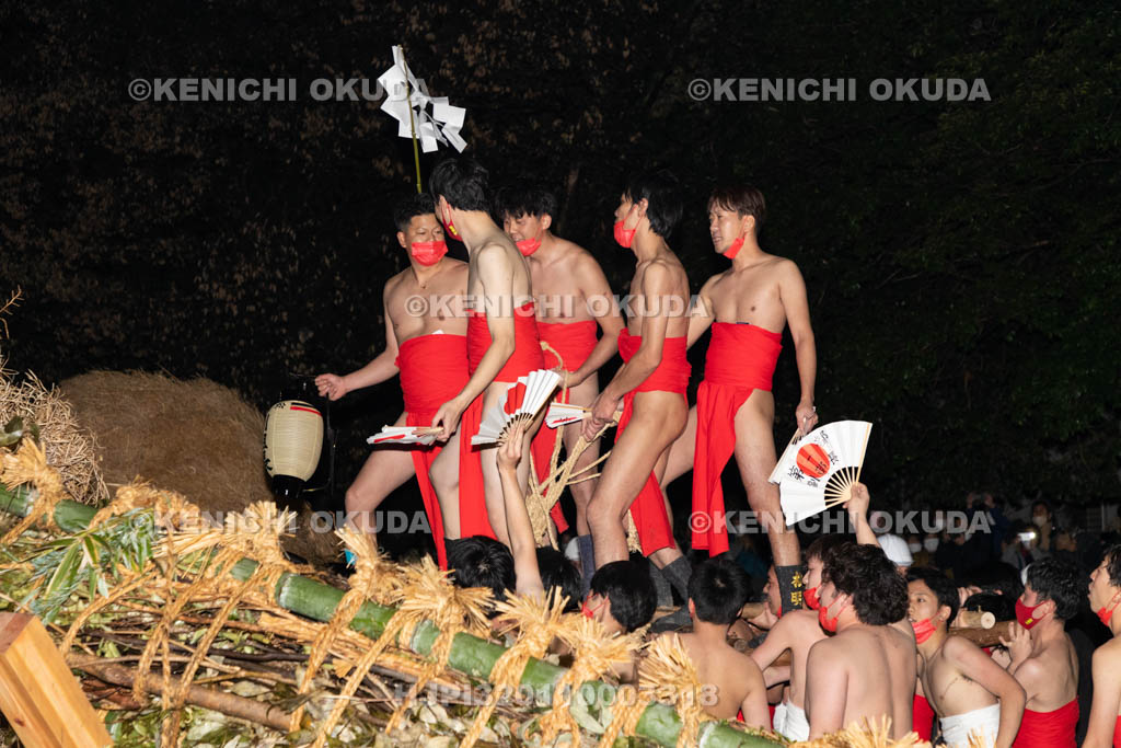滋賀県　勝部神社　勝部の火まつり　大太鼓宮入