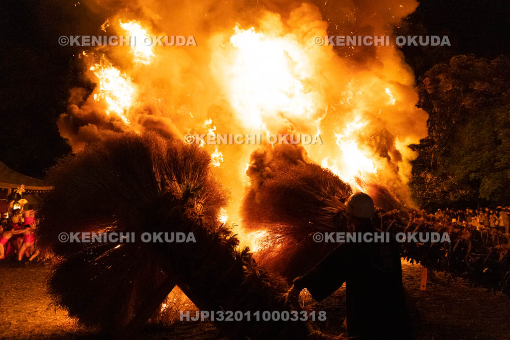 滋賀県　勝部神社　勝部の火まつり　松明祭