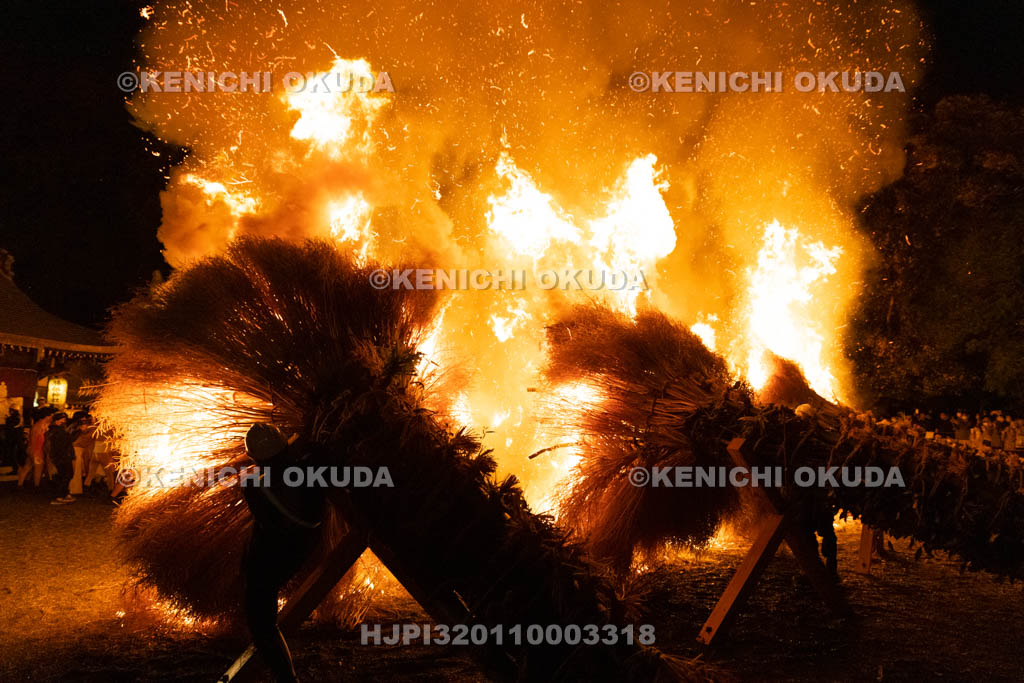 滋賀県　勝部神社　勝部の火まつり　松明祭
