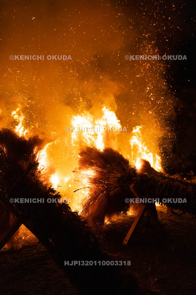 滋賀県　勝部神社　勝部の火まつり　松明祭