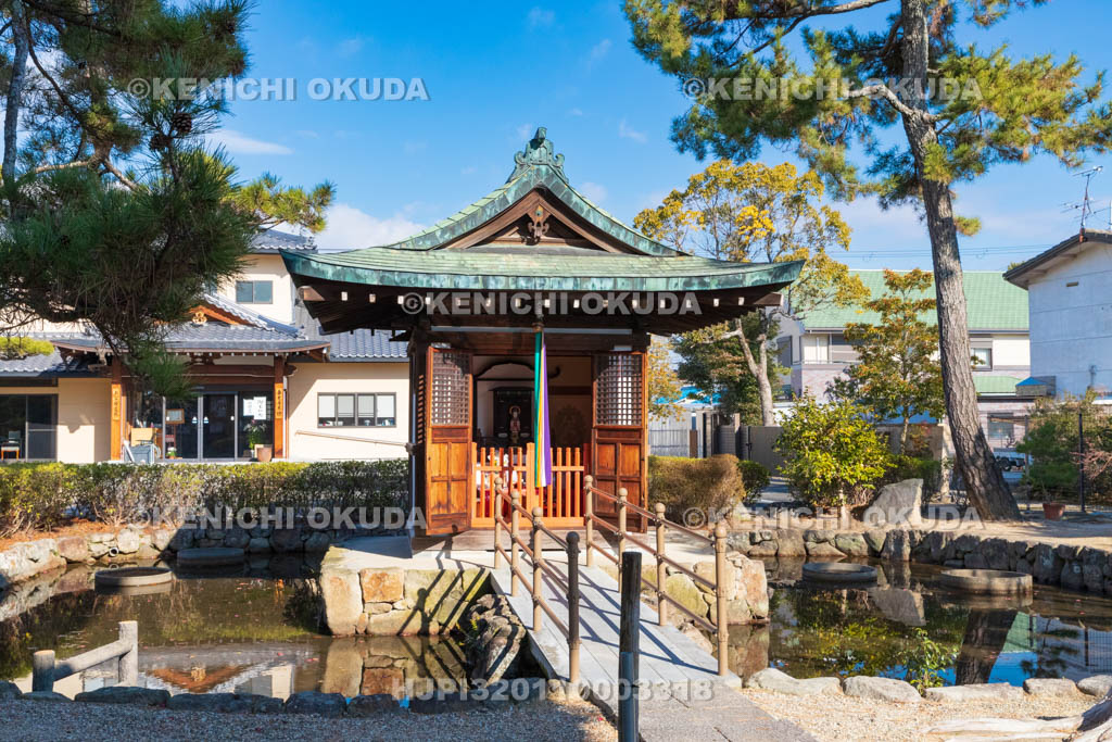 奈良県　喜光寺　弁天堂
