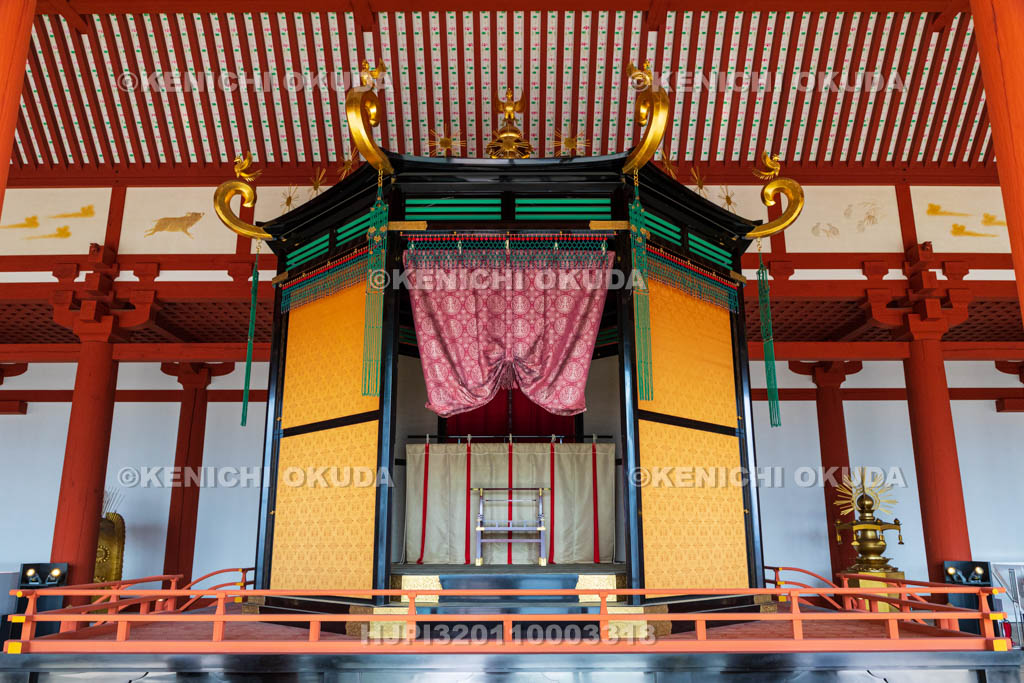 奈良県　平城宮跡（世界遺産）　第一次大極殿　高御座外観模型