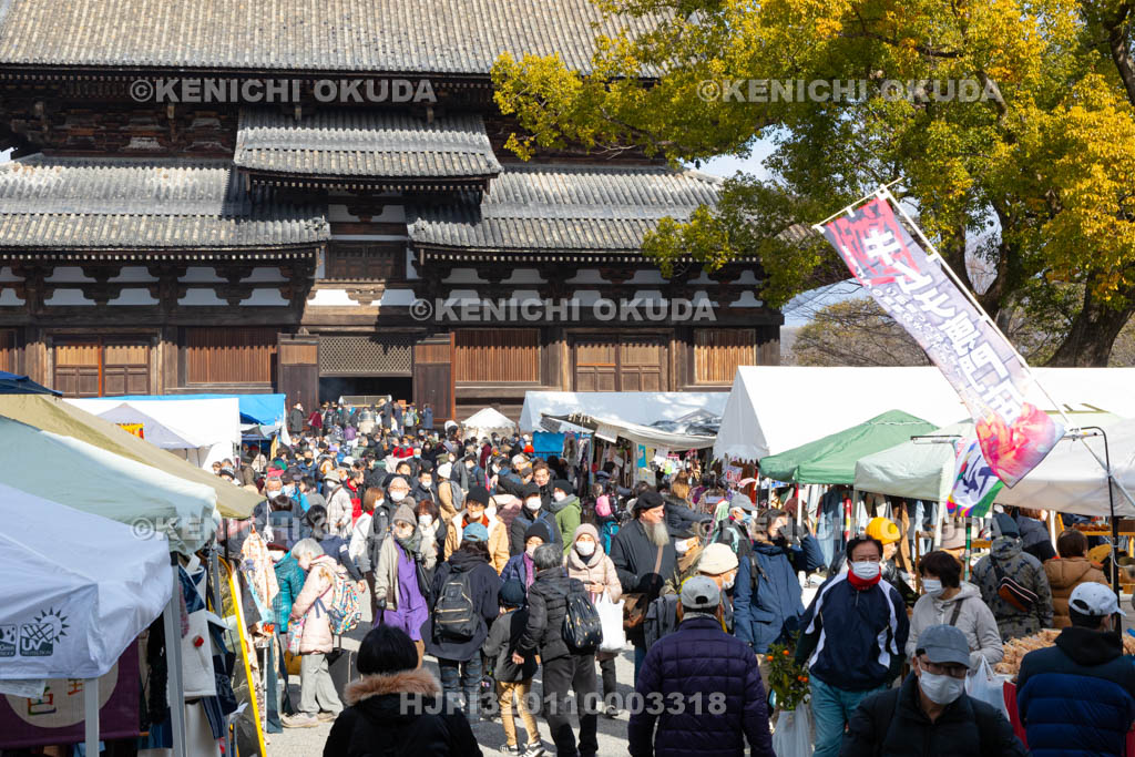 京都府　東寺　初弘法のにぎわい