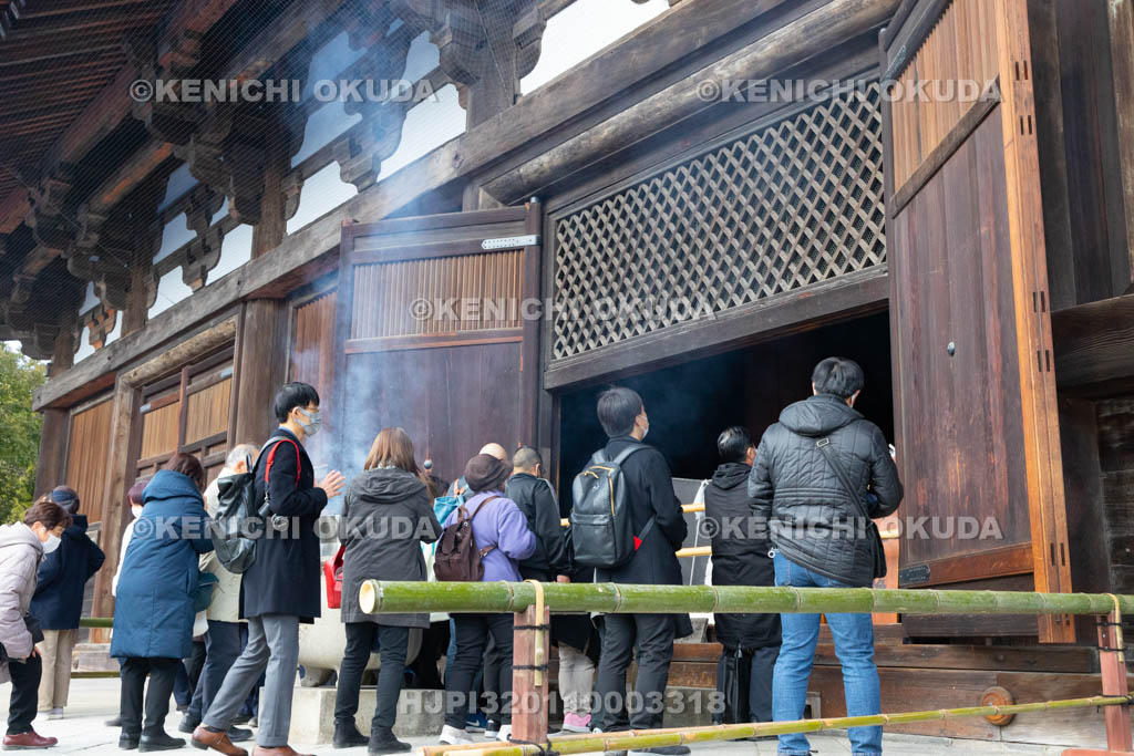 京都府　東寺　初弘法のにぎわい