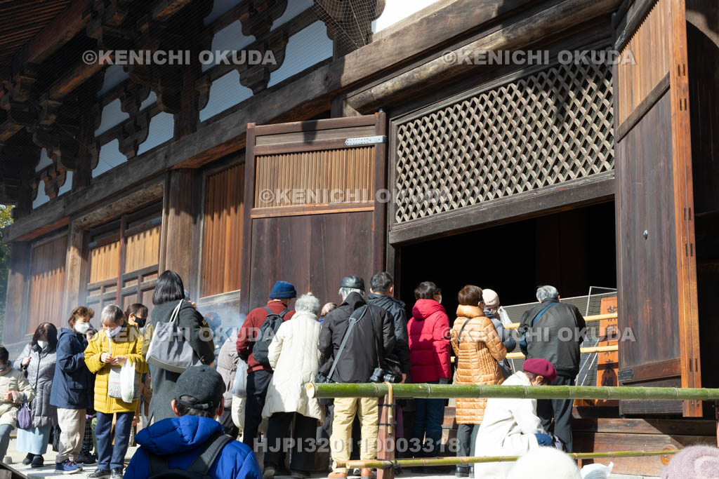 京都府　東寺　初弘法のにぎわい