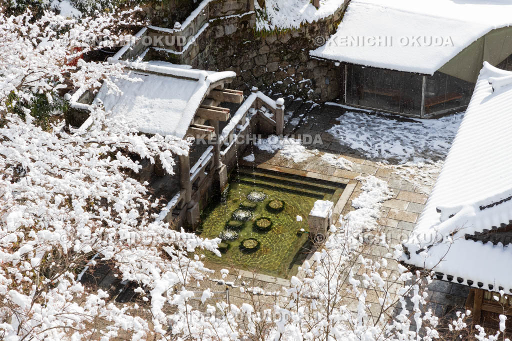 京都府　雪の清水寺　音羽の瀧
