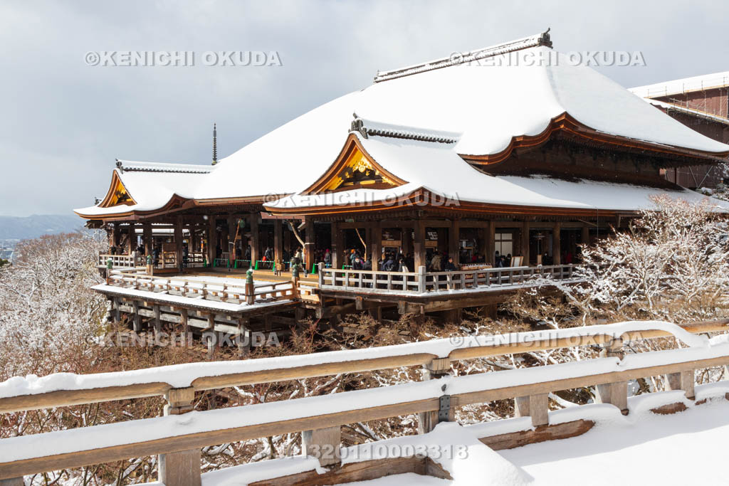 京都府　雪の清水寺　本堂（国宝）