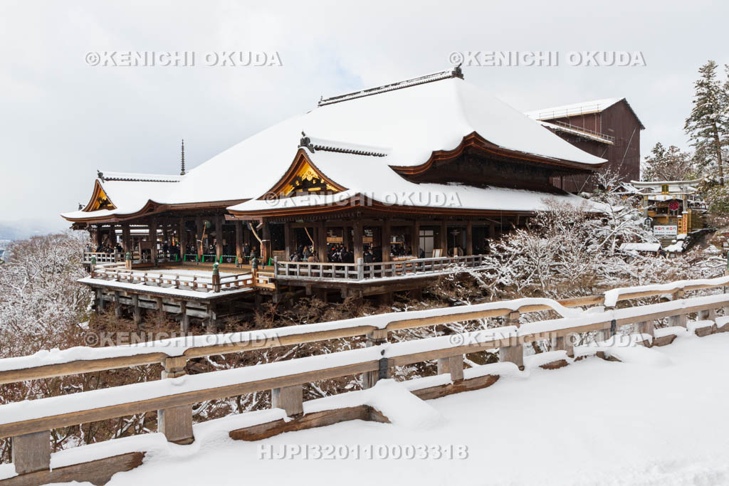 京都府　雪の清水寺　本堂（国宝）
