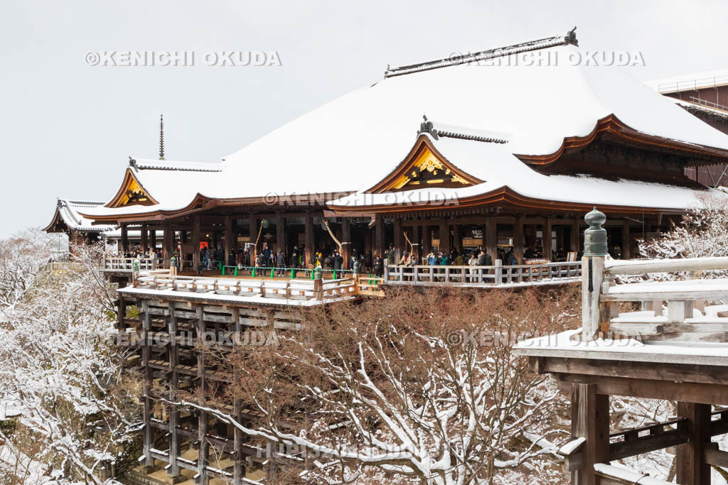 京都府　雪の清水寺　本堂（国宝）