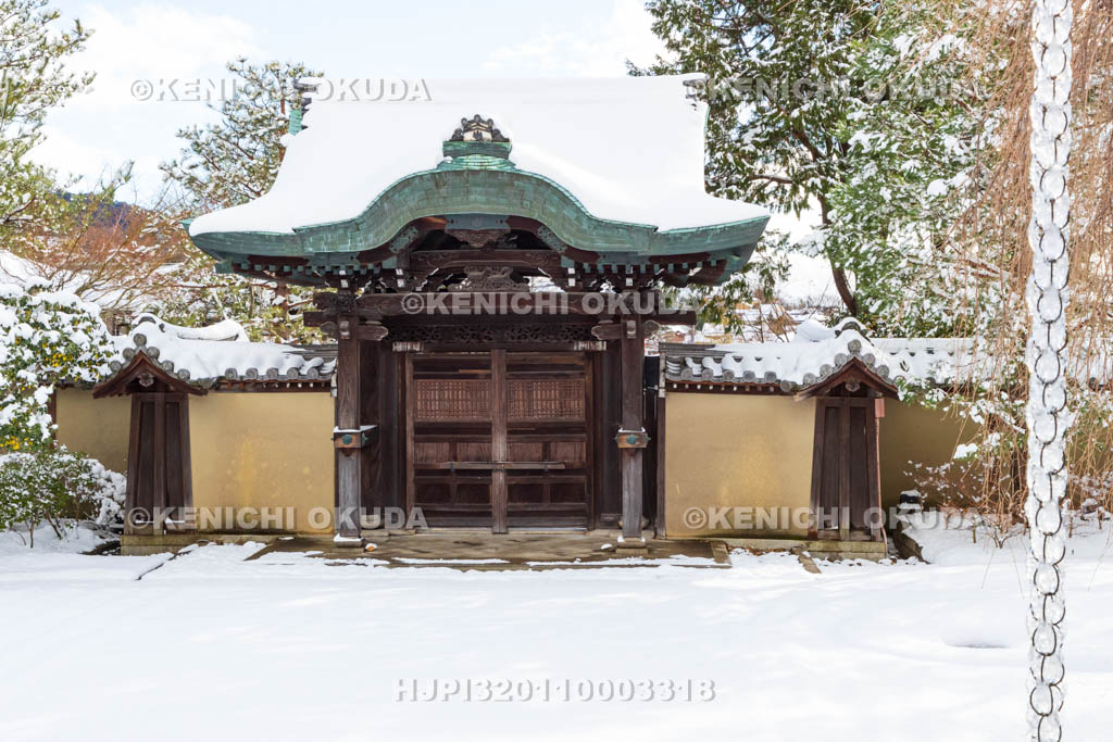 京都府　雪の高台寺　勅使門