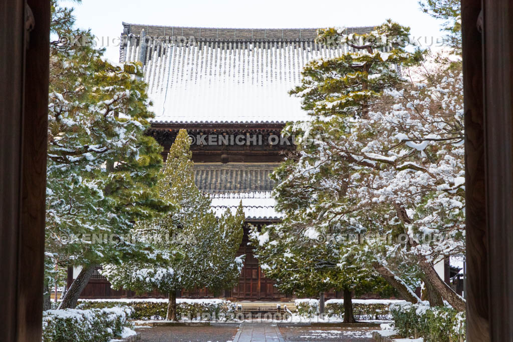 京都府　雪の建仁寺　法堂